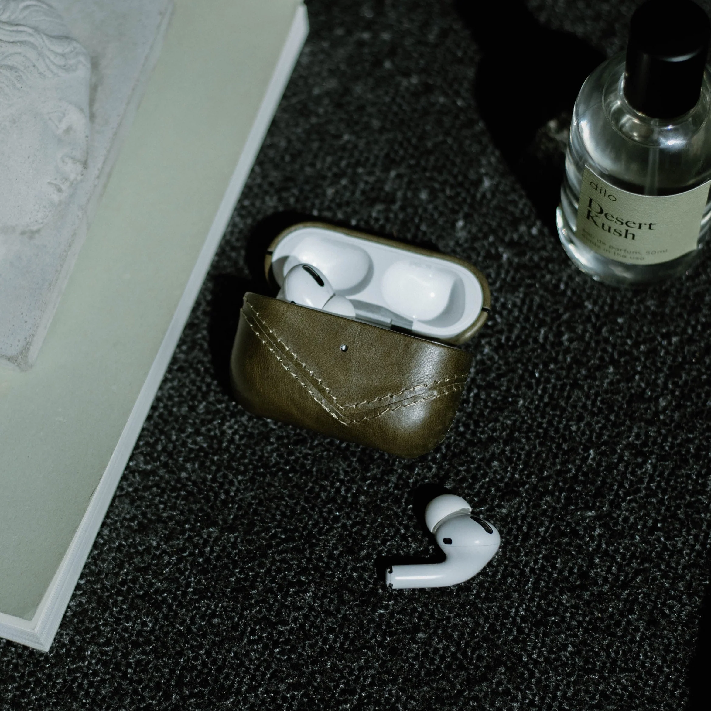 Leather AirPods Cases - MAVERICK - Image 4