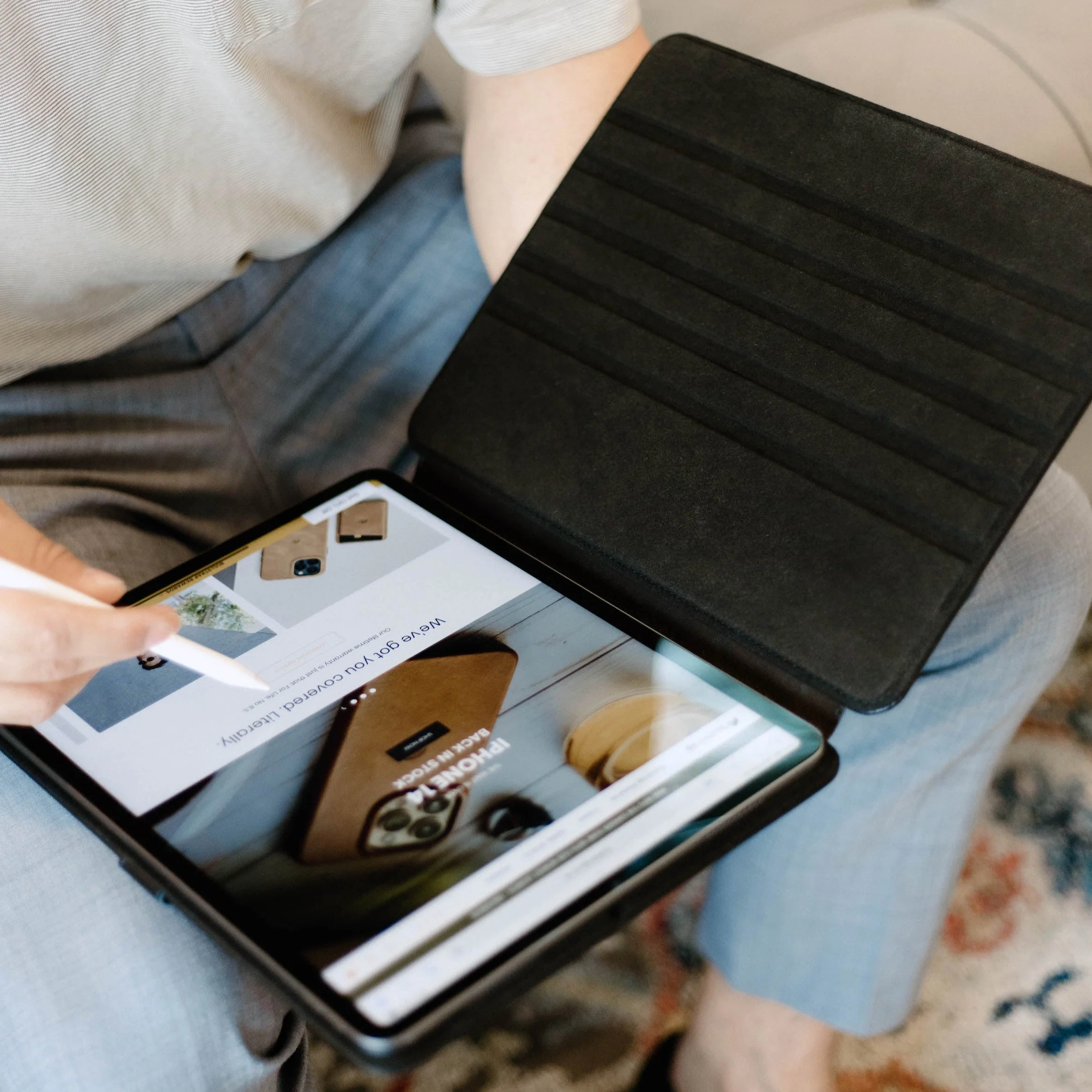 Leather iPad Case - Black - Image 9