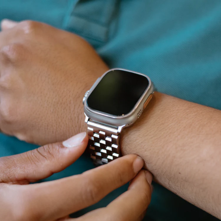 METAL Apple Watch Strap - Silver - Image 8