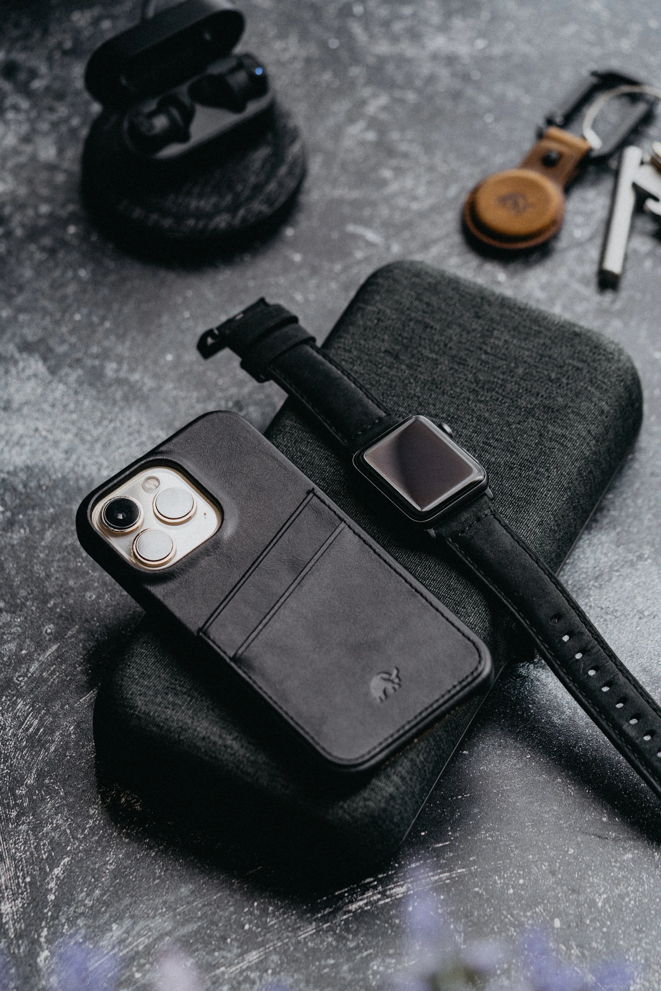 The Minimalist Portfolio Case - BLACK EDITION - Image 17